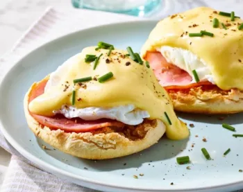 Home 4 - Рецепт витаминного салата: капусту, морковь и болгарский перец подготовить и нашинковать соломкой. Смешать сахар, соль, Home 4 - Рецепт