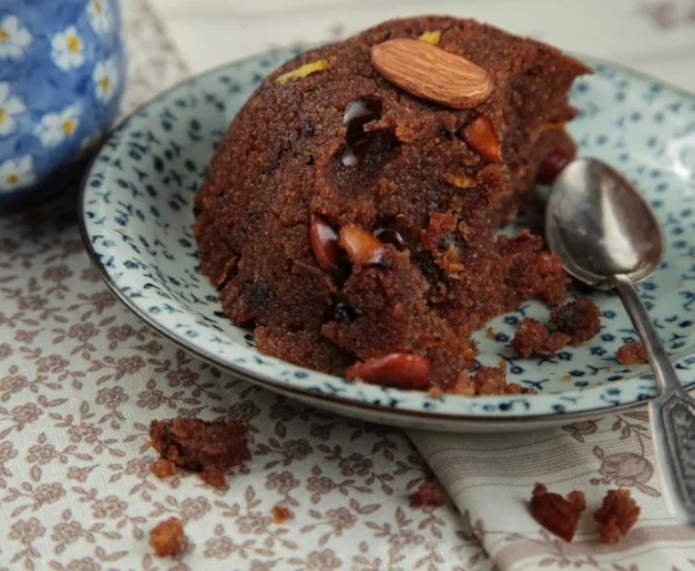 Халава - индийский пудинг - Халава - рецепт индийского пудинга: 650 мл молока, 250 г топленого масла, 225 г манной крупы, 300 г сахара, 0.5 чайной ложки натертого мускатного ореха, 35 г кешью или другие орехов, 8 зерен кардамона. Халка готовится очень быстро, но быстро и подгорает... Халава - индийский пудинг - Рецепт