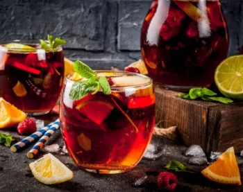 Home 4 - Рецепт витаминного салата: капусту, морковь и болгарский перец подготовить и нашинковать соломкой. Смешать сахар, соль, Home 4 - Рецепт