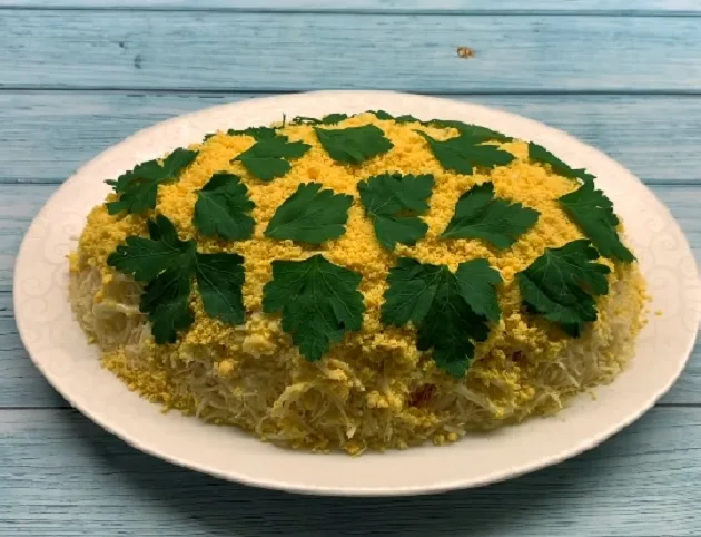 Как приготовить салат мимоза.