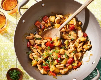 Home 4 - Рецепт витаминного салата: капусту, морковь и болгарский перец подготовить и нашинковать соломкой. Смешать сахар, соль, Home 4 - Рецепт