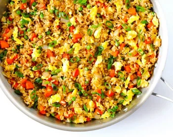 Home 4 - Рецепт витаминного салата: капусту, морковь и болгарский перец подготовить и нашинковать соломкой. Смешать сахар, соль, Home 4 - Рецепт