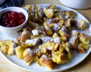 Home 4 - Рецепт витаминного салата: капусту, морковь и болгарский перец подготовить и нашинковать соломкой. Смешать сахар, соль, Home 4 - Рецепт