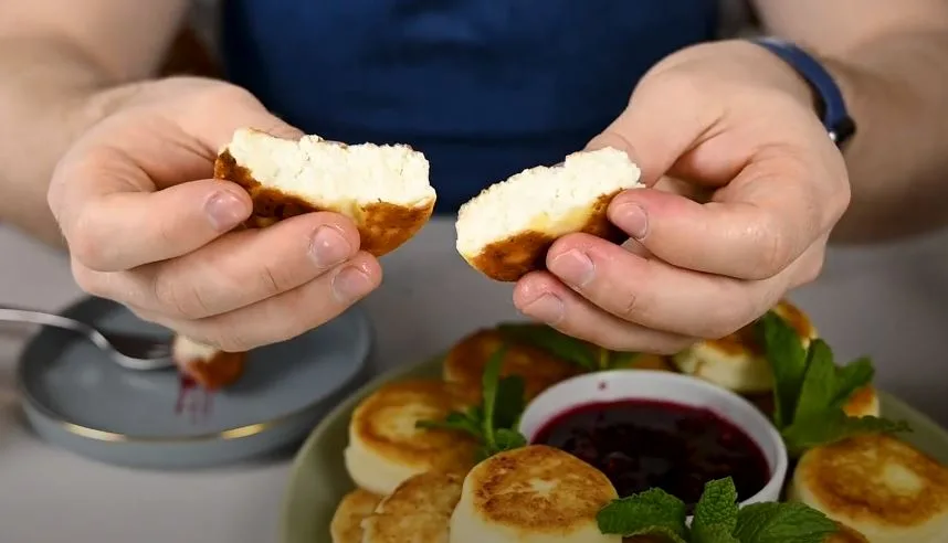 Простой рецепт сырников из творога с пошаговыми фото | Меню недели