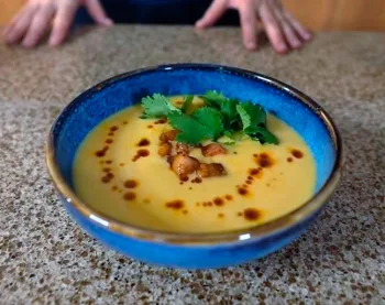 Home 4 - Рецепт витаминного салата: капусту, морковь и болгарский перец подготовить и нашинковать соломкой. Смешать сахар, соль, Тыквенный крем-суп